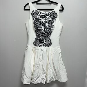 White House Black Market white black embroidered pleated formal dress sz 6 small